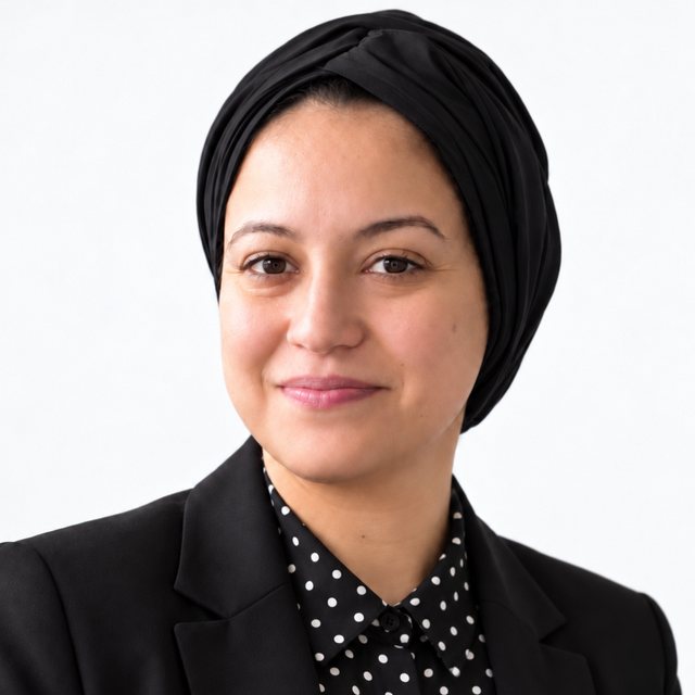 Portrait of Sabrine Lachheb, smiling